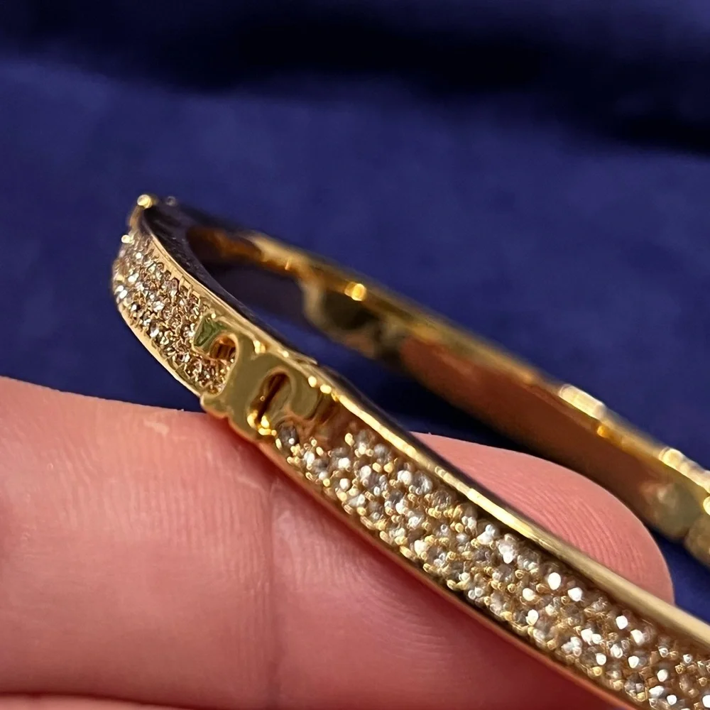 Brand New Tory Burch SERIF-T Pave Hinged Bracelet Bangle Swarovski Crystal Gold - Picture 1 of 6